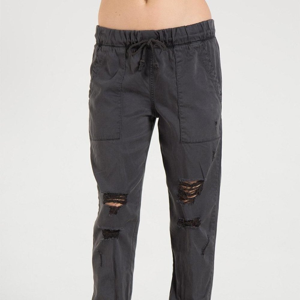 BELLA DAHL TATTERED DISTRESSED POCKET JOGGERS